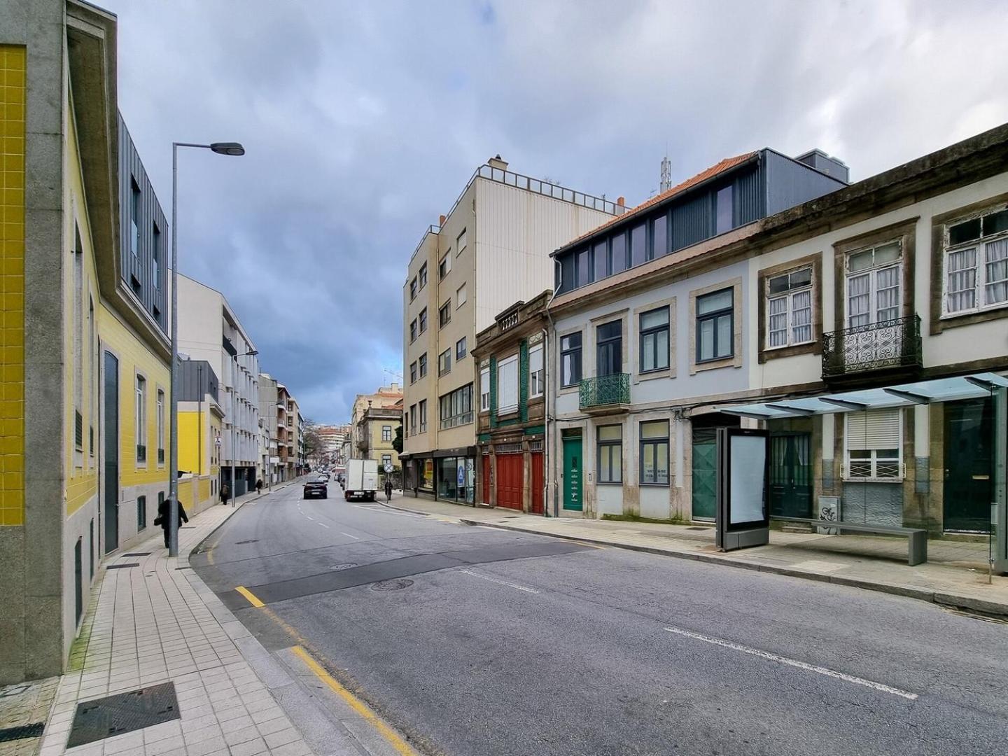 Appartement Charming Loft With Mezzanine In The Center Oporto